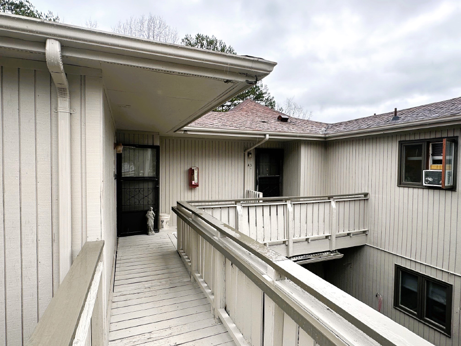 Twin Oaks Apartments